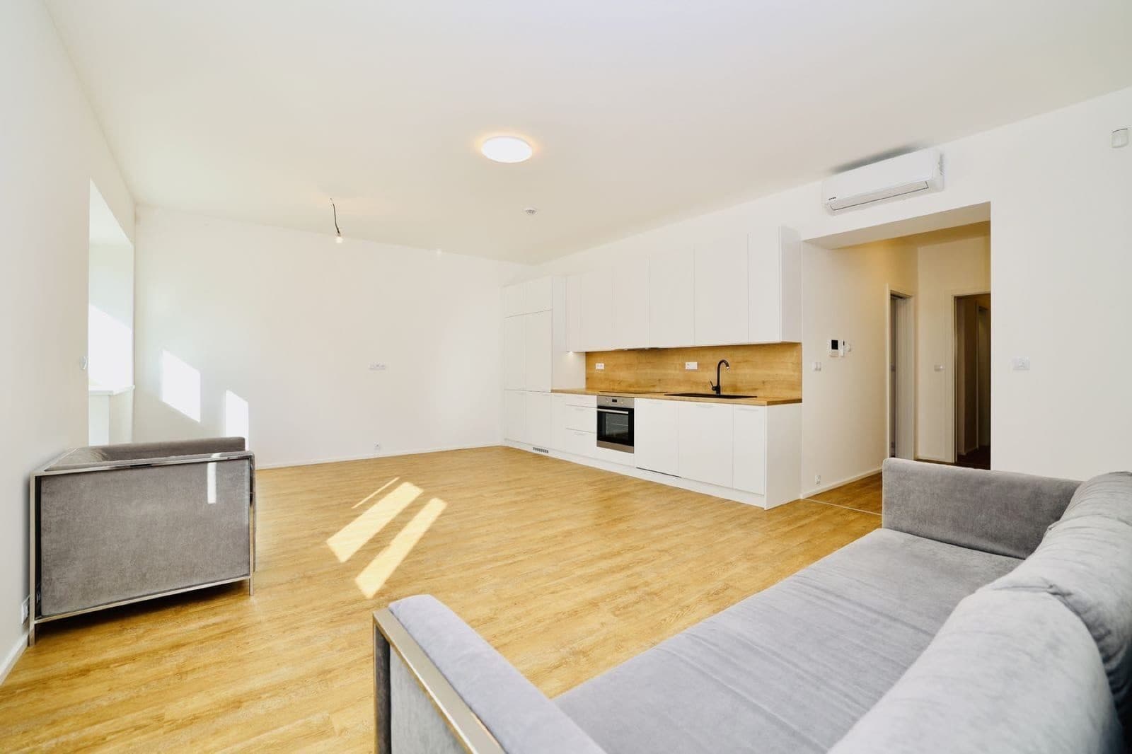 Pronájem bytu 2+kk 64 m², Praha 6 — fotografie 3