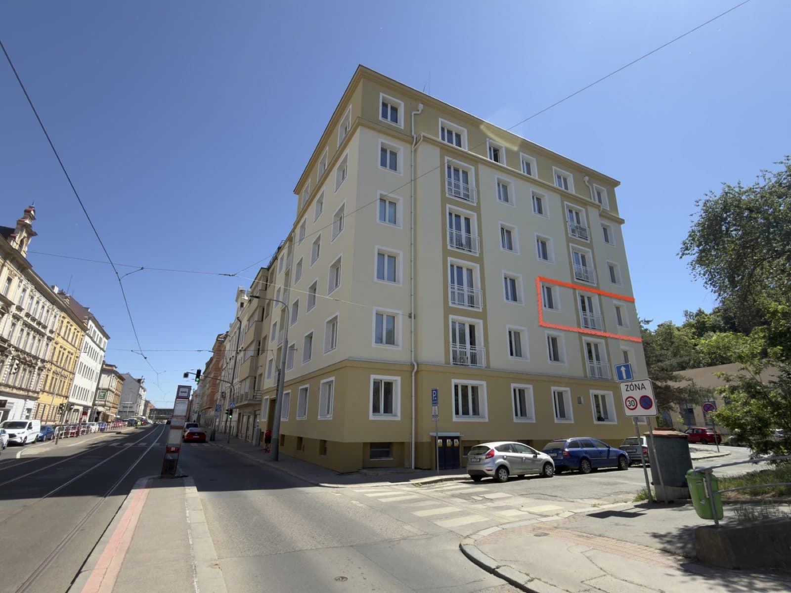 Dům - prodej bytu Sokolovská Praha 8