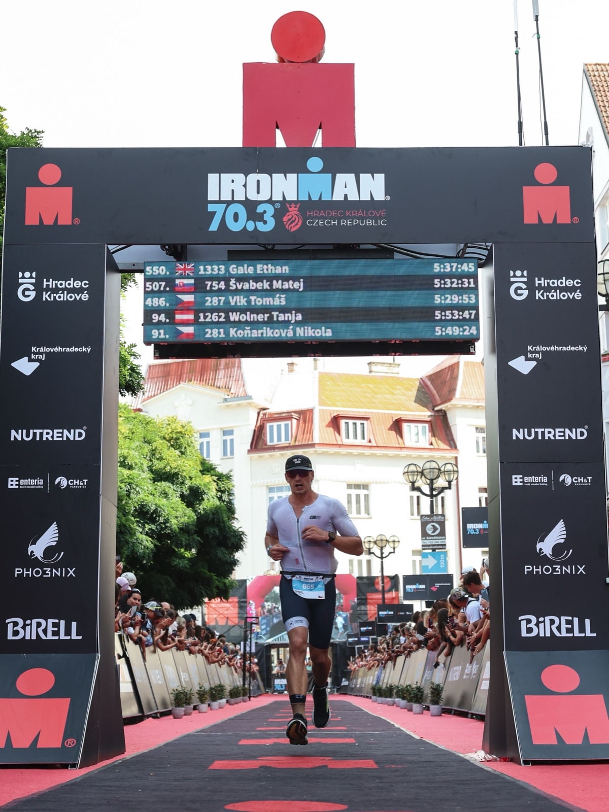 Daniel Ondrášek v cíli závodu Ironman 70.3 v Hradci Králové