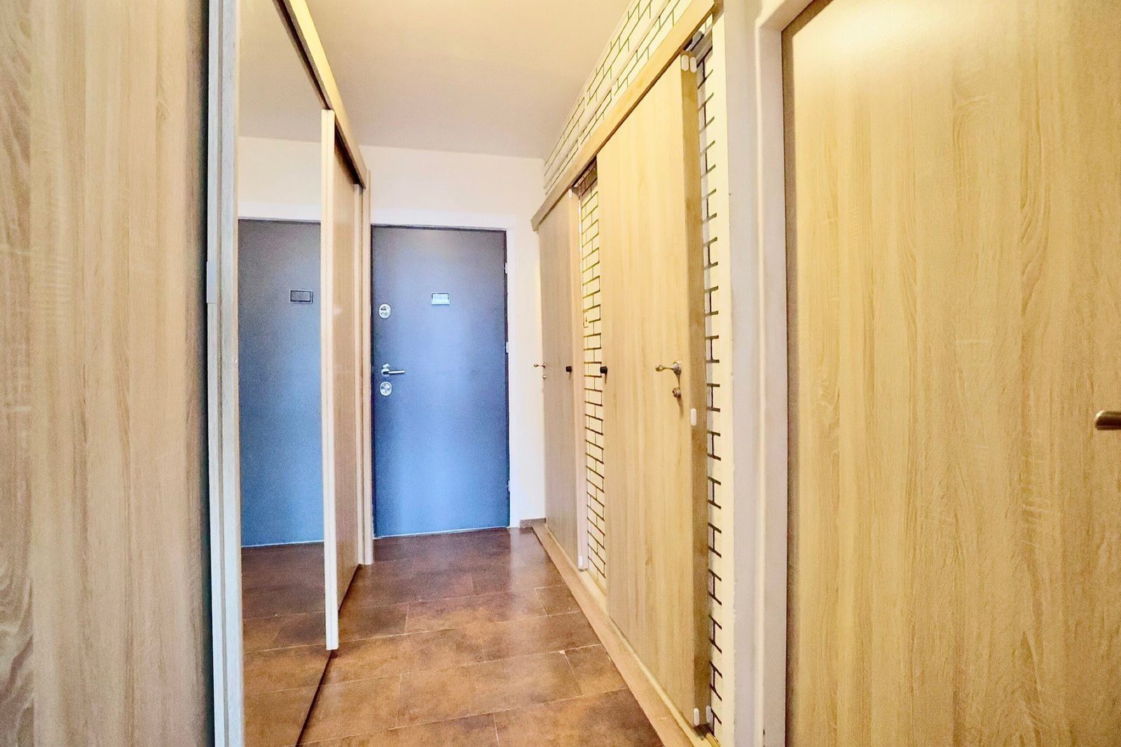 Chodba, obývací pokoj 2+kk, Borovanského 2219/9