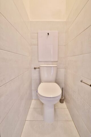 Prodej bytu 1+1 - Praha 3 - Žižkov - toaleta Prodej bytu 1+1 - Praha 3 - Žižkov - toaleta