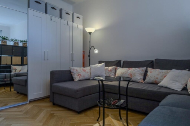 Obytná místnost - prodej bytu 1+1 Malešická 10