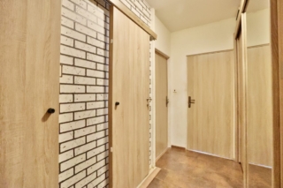 Chodba, obývací pokoj 2+kk, Borovanského 2219/9