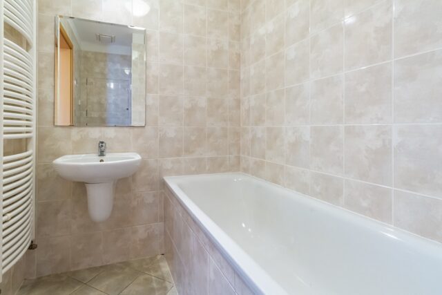 Prodej bytu 2+kk Praha 6 - Břevnov - koupelna