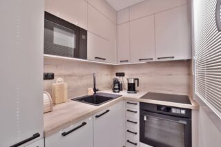 Investiční byt 1+kk u metra Střížkov po rekonstrukci, lodžie 9 m²