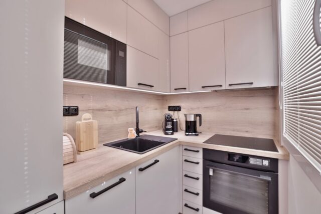 Investiční byt 1+kk u metra Střížkov po rekonstrukci, lodžie 9 m²