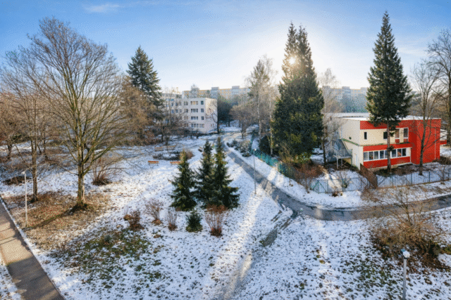 Investiční byt 1+kk u metra Střížkov po rekonstrukci, lodžie 9 m²