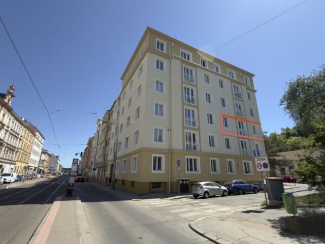 Dům - prodej bytu Sokolovská Praha 8